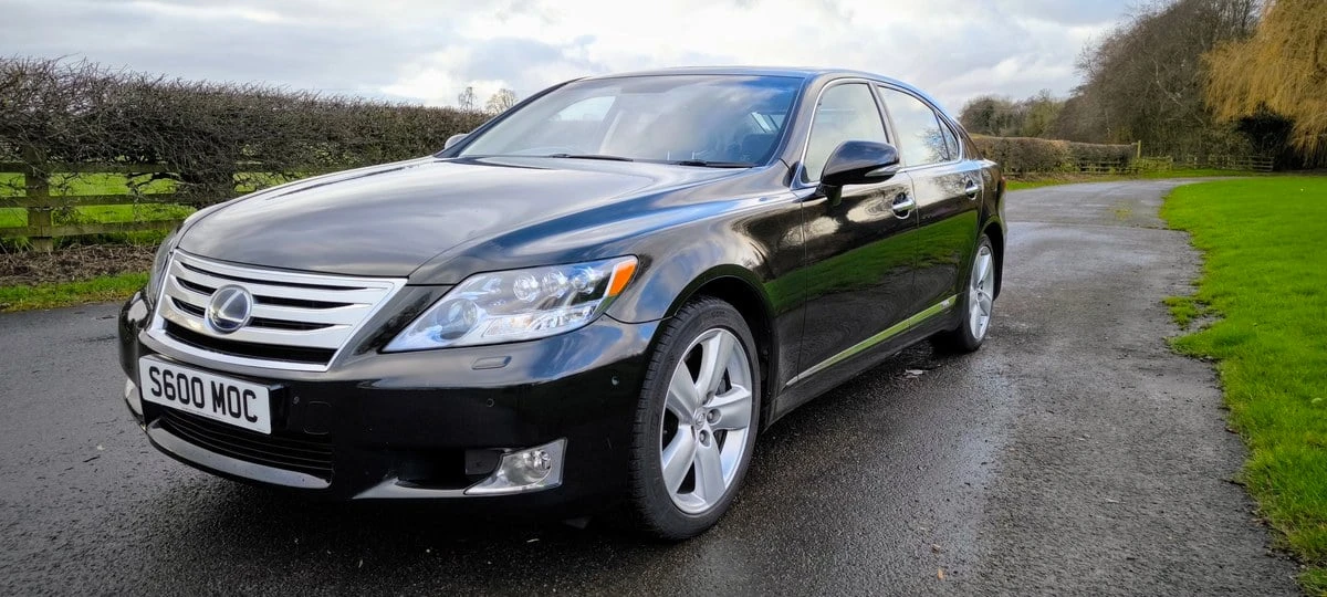 2012 Lexus LS 4th Gen - Image 15 of 30