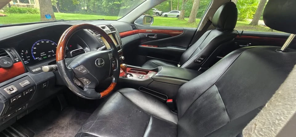 2012 Lexus LS 4th Gen - Image 15 of 20