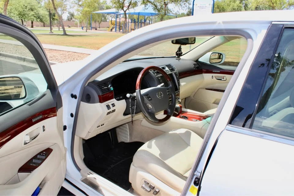 2012 Lexus LS 4th Gen - Image 18 of 20