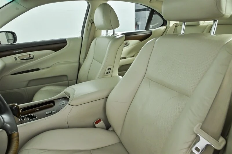 2012 Lexus LS 4th Gen - Image 16 of 30