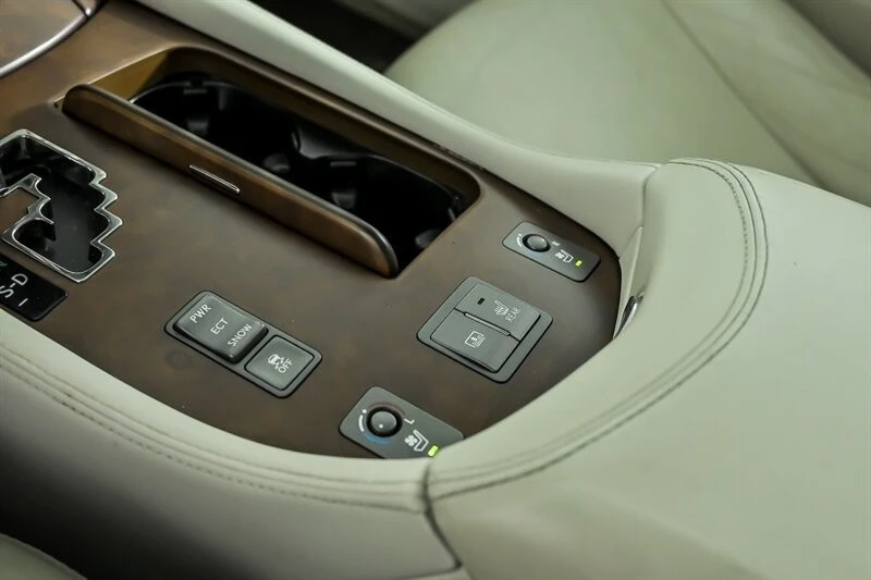 2012 Lexus LS 4th Gen - Image 29 of 30