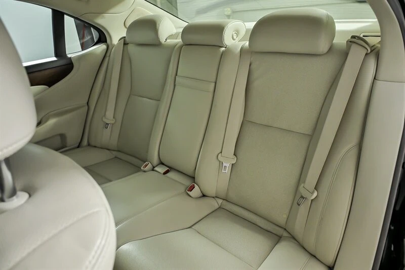 2012 Lexus LS 4th Gen - Image 18 of 30