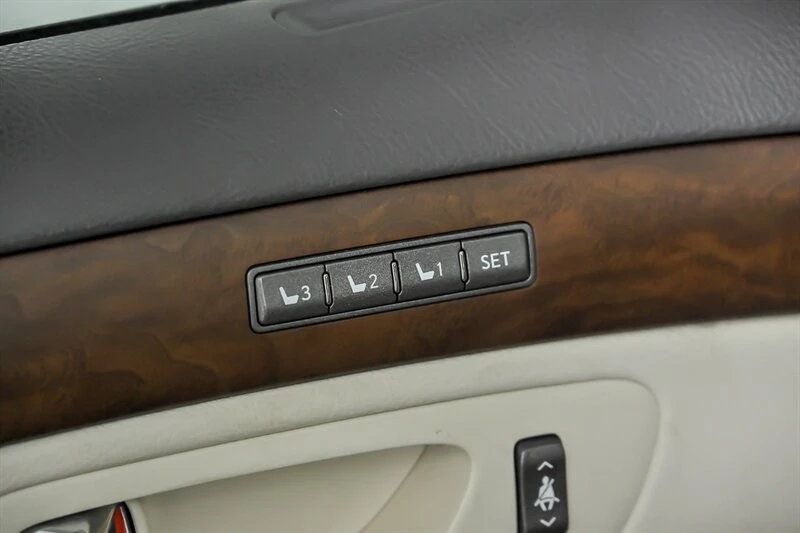 2012 Lexus LS 4th Gen - Image 13 of 30