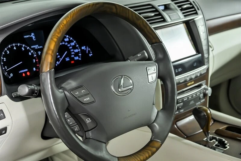 2012 Lexus LS 4th Gen - Image 19 of 30