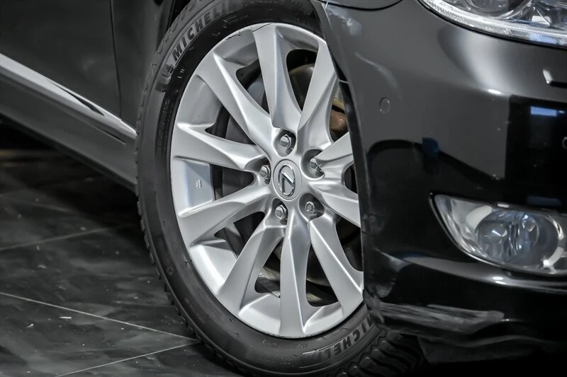 2012 Lexus LS 4th Gen - Image 3 of 30