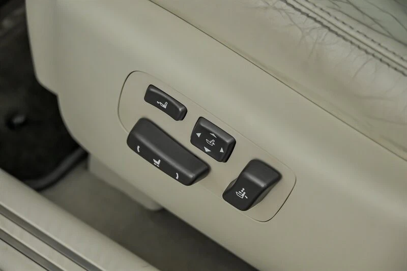 2012 Lexus LS 4th Gen - Image 20 of 30