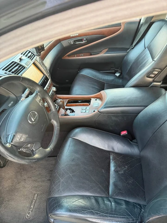 2012 Lexus LS 4th Gen - Image 11 of 20