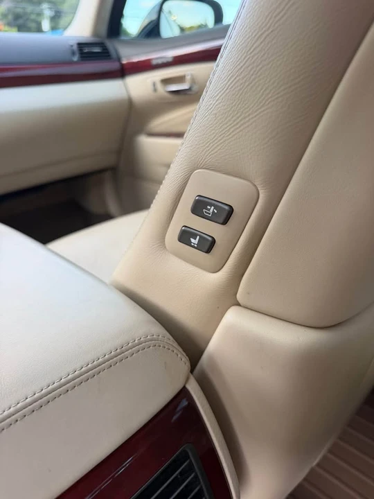 2012 Lexus LS 4th Gen - Image 16 of 20