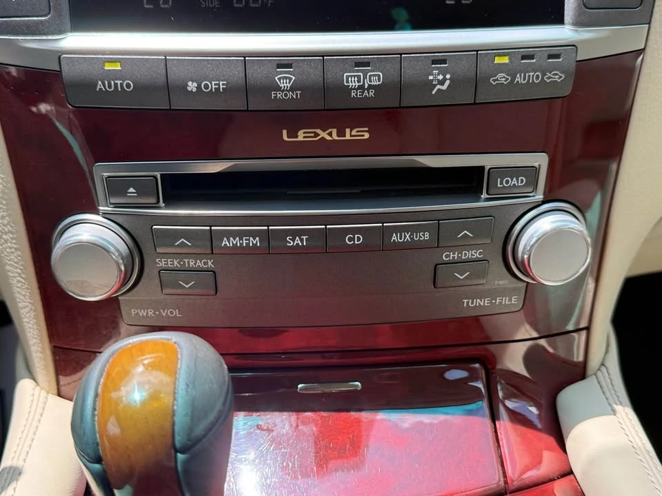 2012 Lexus LS 4th Gen - Image 18 of 20