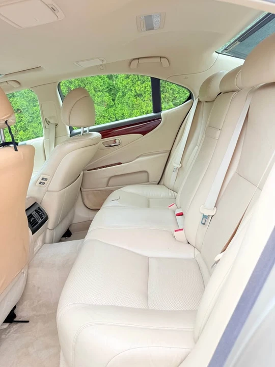 2012 Lexus LS 4th Gen - Image 15 of 19