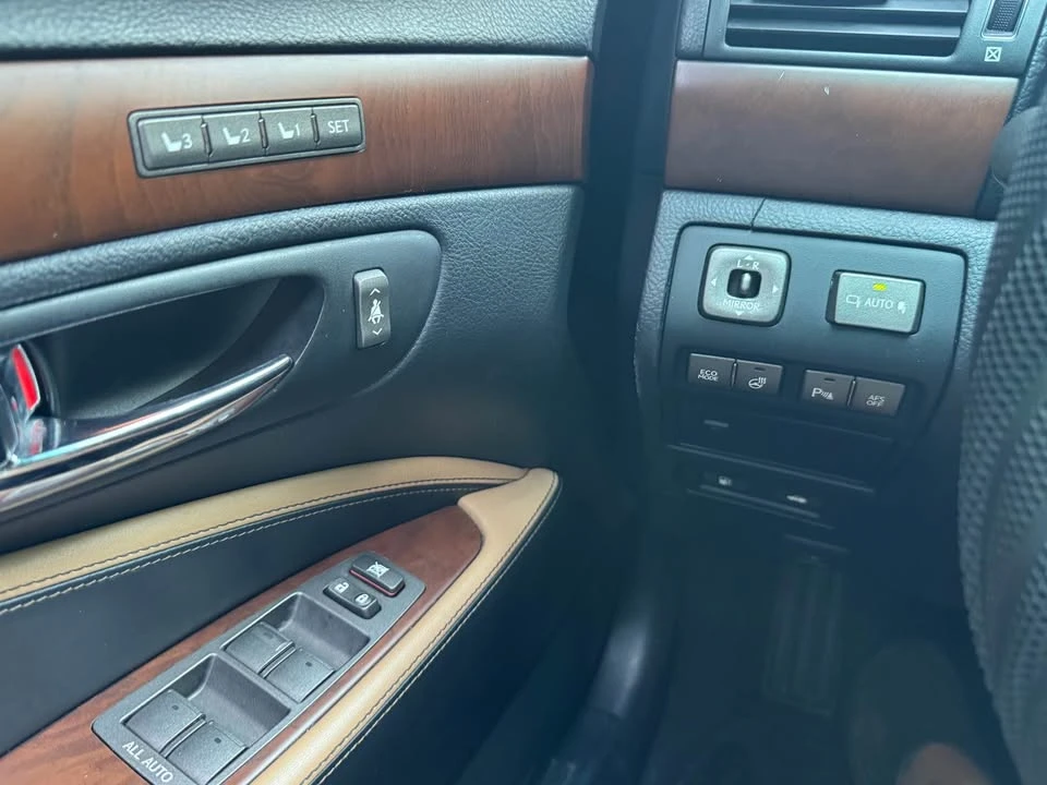 2012 Lexus LS 4th Gen - Image 16 of 17