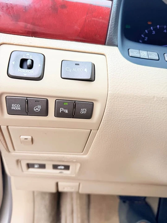 2012 Lexus LS 4th Gen - Image 9 of 19