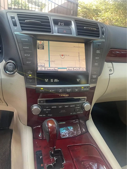 2012 Lexus LS 4th Gen - Image 5 of 8