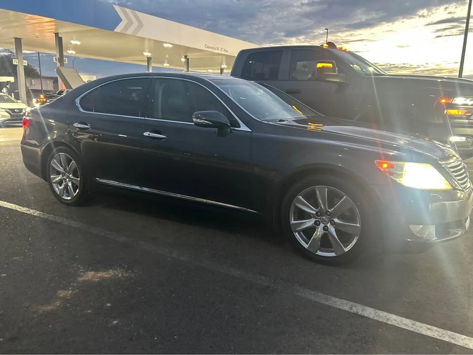 2012 Lexus LS 4th Gen - Image 2 of 4