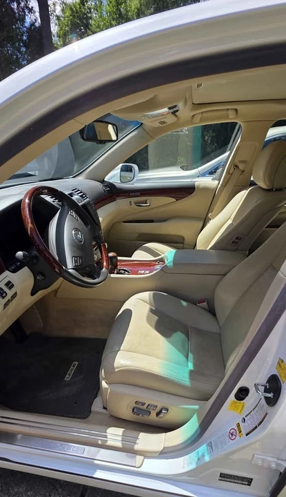2012 Lexus LS 4th Gen - Image 5 of 11