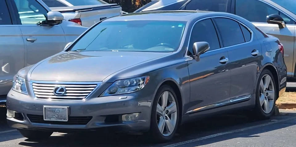 2012 Lexus LS 4th Gen - Image 2 of 10