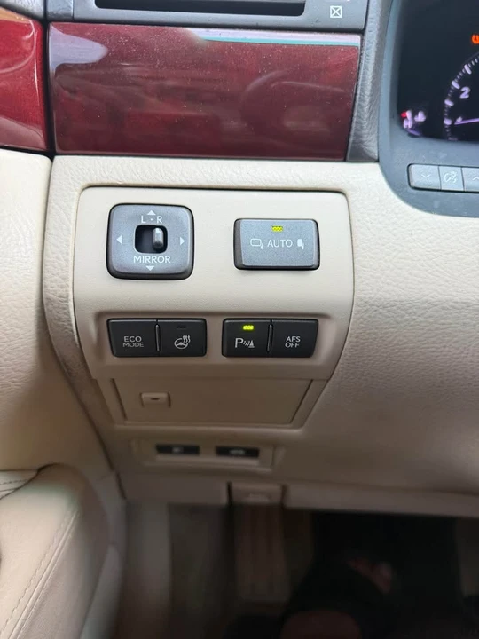 2012 Lexus LS 4th Gen - Image 12 of 20