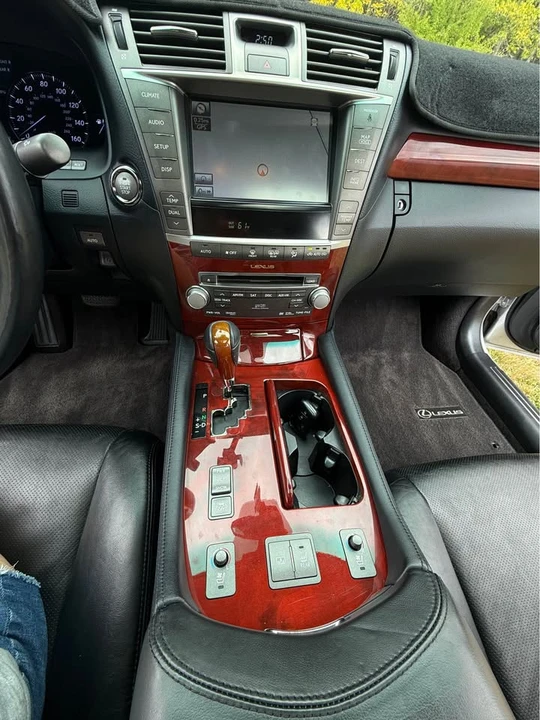 2012 Lexus LS 4th Gen - Image 13 of 15