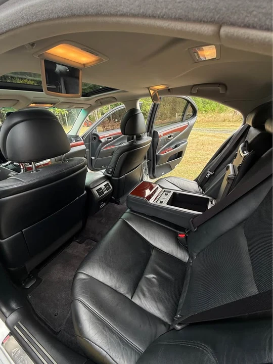 2012 Lexus LS 4th Gen - Image 9 of 11