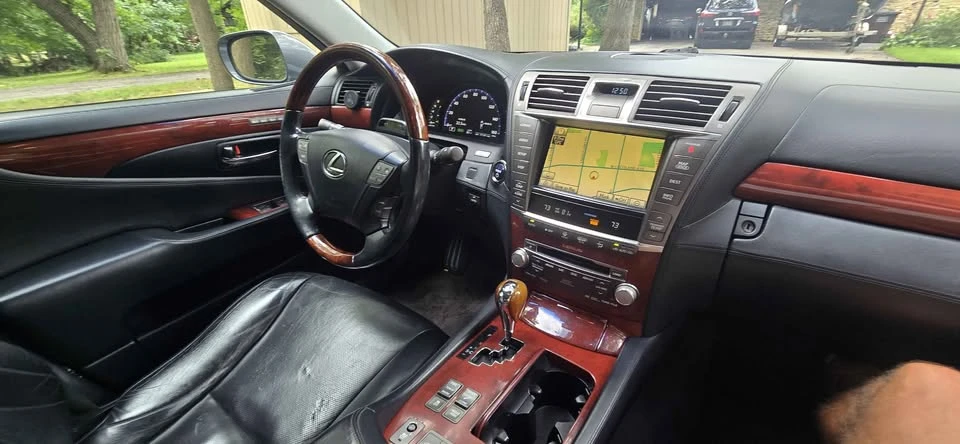 2012 Lexus LS 4th Gen - Image 9 of 14