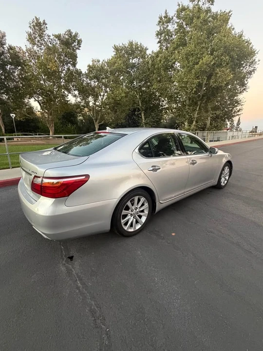 2012 Lexus LS 4th Gen - Image 4 of 8