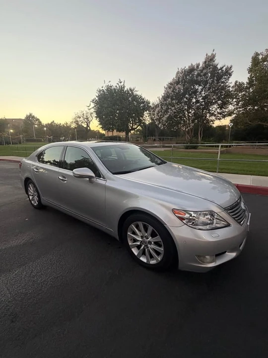 2012 Lexus LS 4th Gen - Image 3 of 8