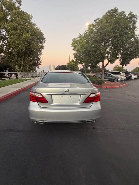 2012 Lexus LS 4th Gen - Image 5 of 8