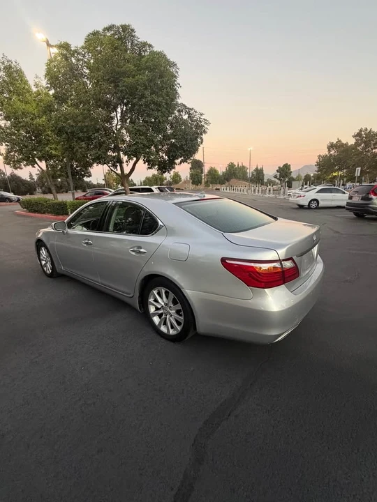 2012 Lexus LS 4th Gen - Image 6 of 8