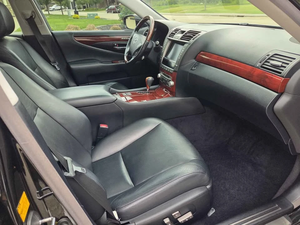2012 Lexus LS 4th Gen - Image 10 of 15