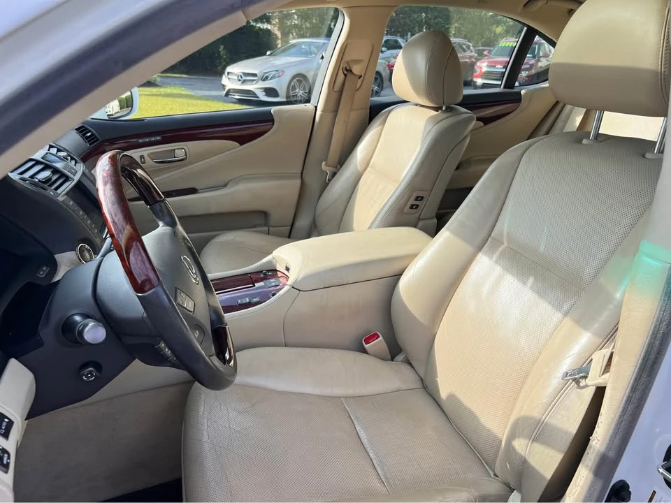2012 Lexus LS 4th Gen - Image 7 of 10