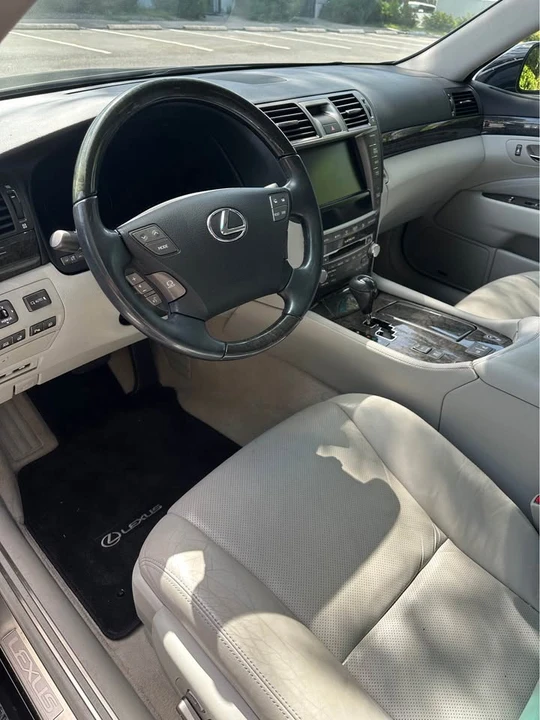 2012 Lexus LS 4th Gen - Image 4 of 7