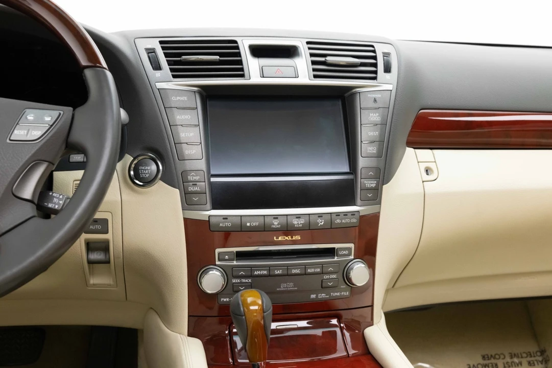 2012 Lexus LS 4th Gen - Image 16 of 31