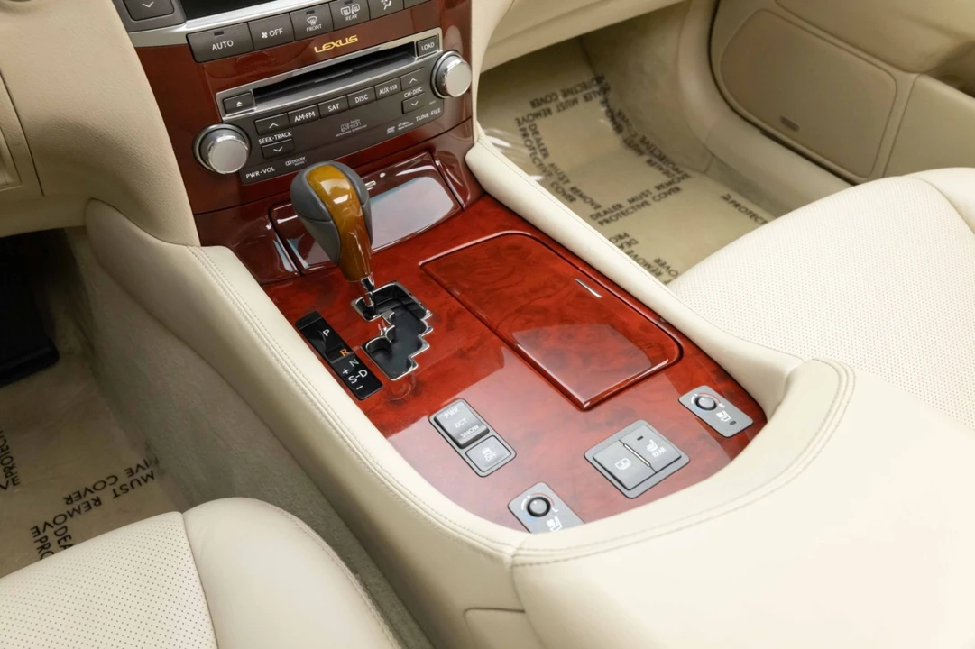 2012 Lexus LS 4th Gen - Image 18 of 31