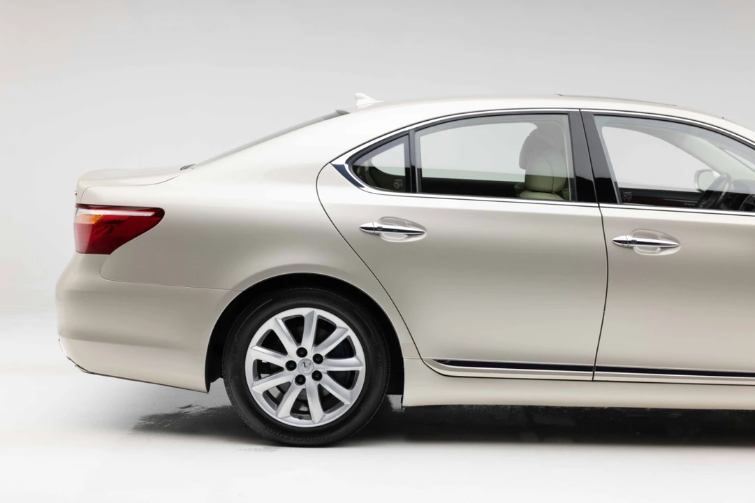 2012 Lexus LS 4th Gen - Image 21 of 31