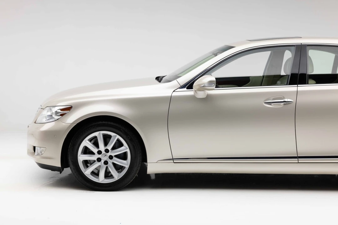2012 Lexus LS 4th Gen - Image 17 of 31