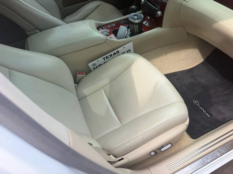2012 Lexus LS 4th Gen - Image 18 of 23