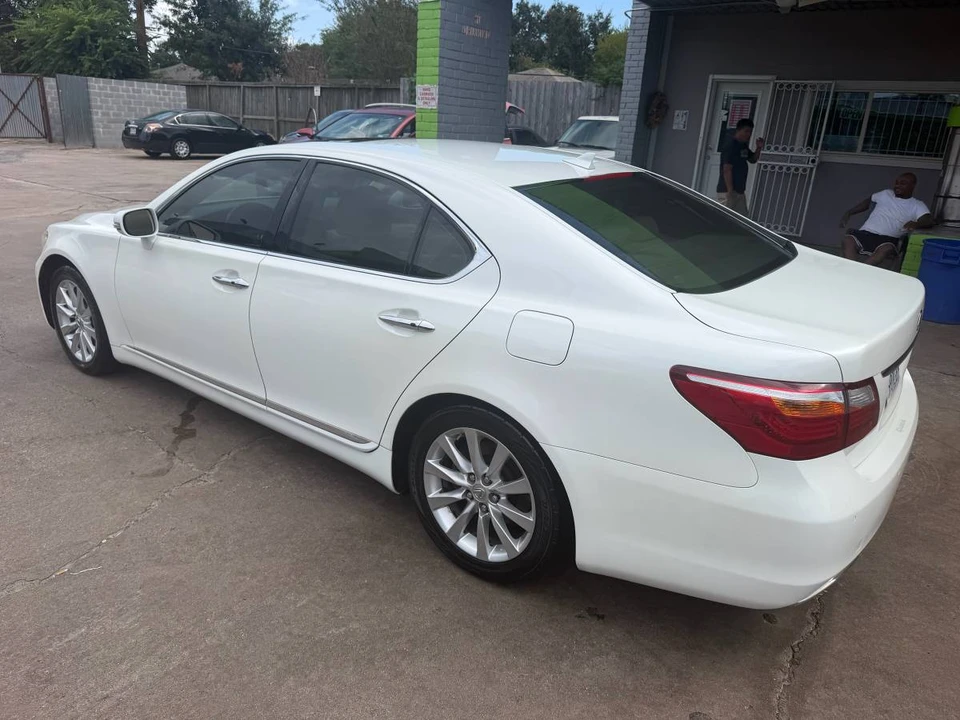 2012 Lexus LS 4th Gen - Image 8 of 23