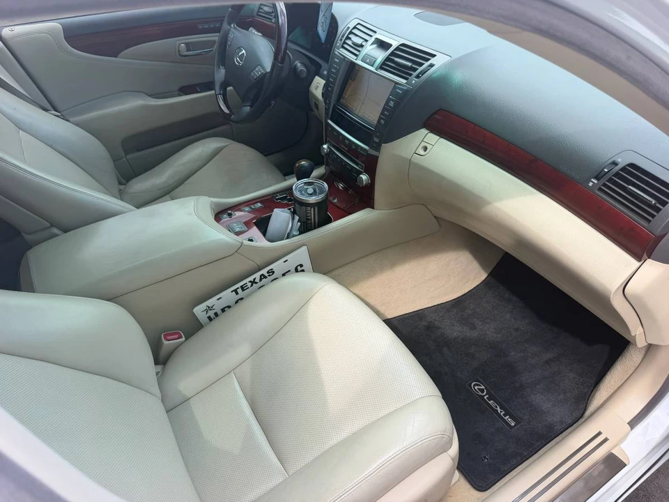 2012 Lexus LS 4th Gen - Image 17 of 23