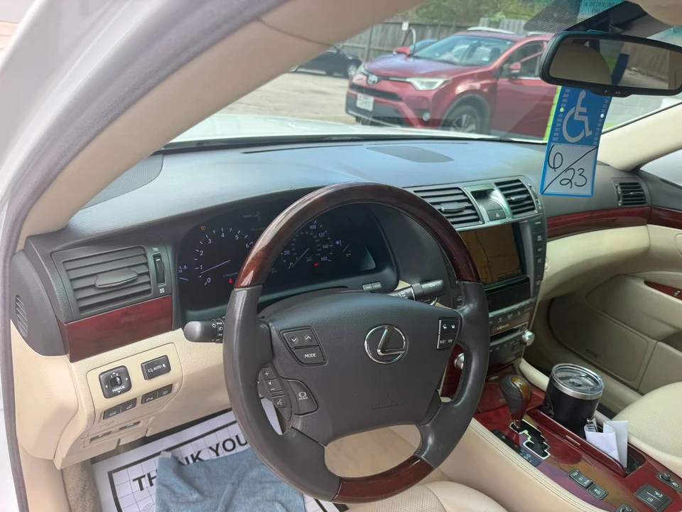 2012 Lexus LS 4th Gen - Image 22 of 23