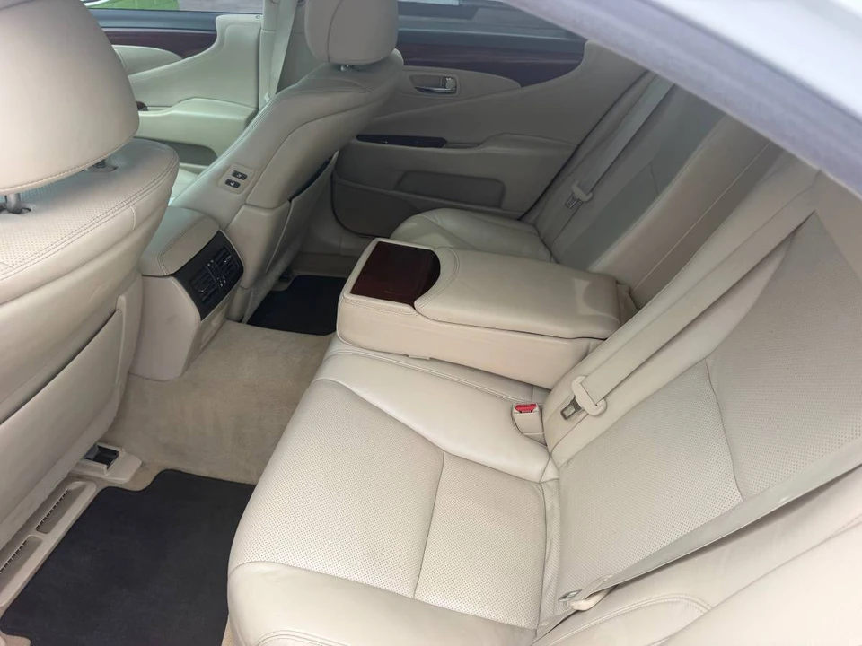 2012 Lexus LS 4th Gen - Image 12 of 23