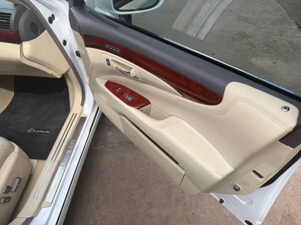 2012 Lexus LS 4th Gen - Image 19 of 23