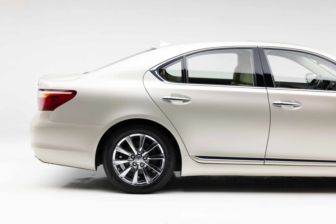 2012 Lexus LS 4th Gen - Image 21 of 31