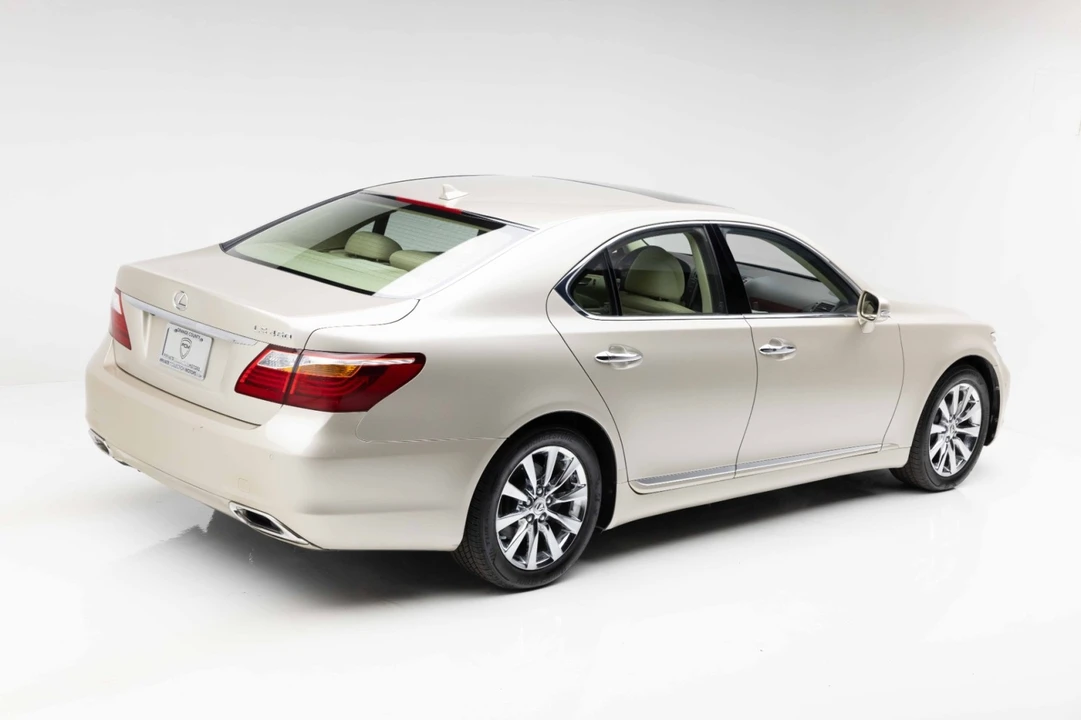 2012 Lexus LS 4th Gen - Image 3 of 31