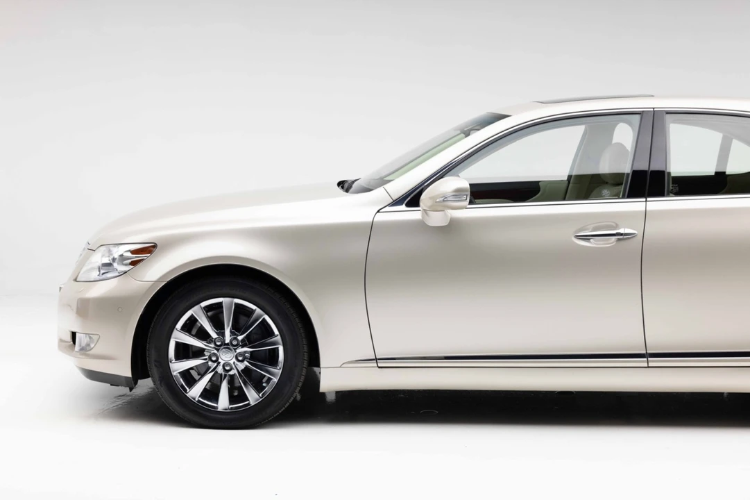 2012 Lexus LS 4th Gen - Image 17 of 31