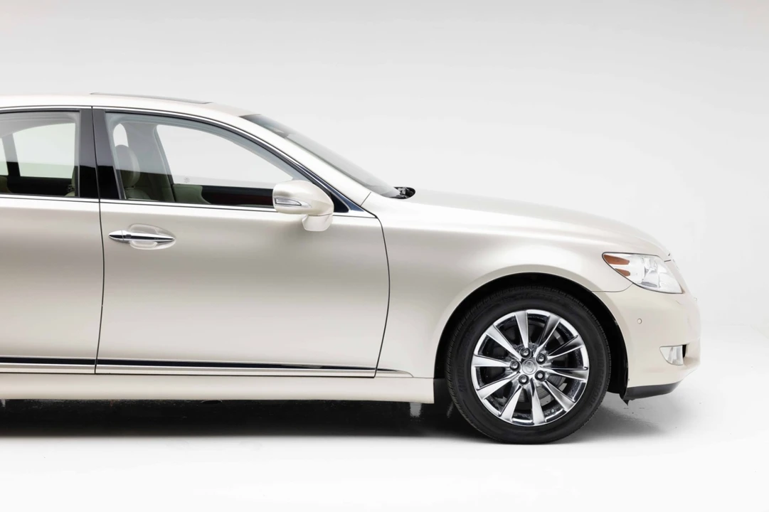 2012 Lexus LS 4th Gen - Image 23 of 31