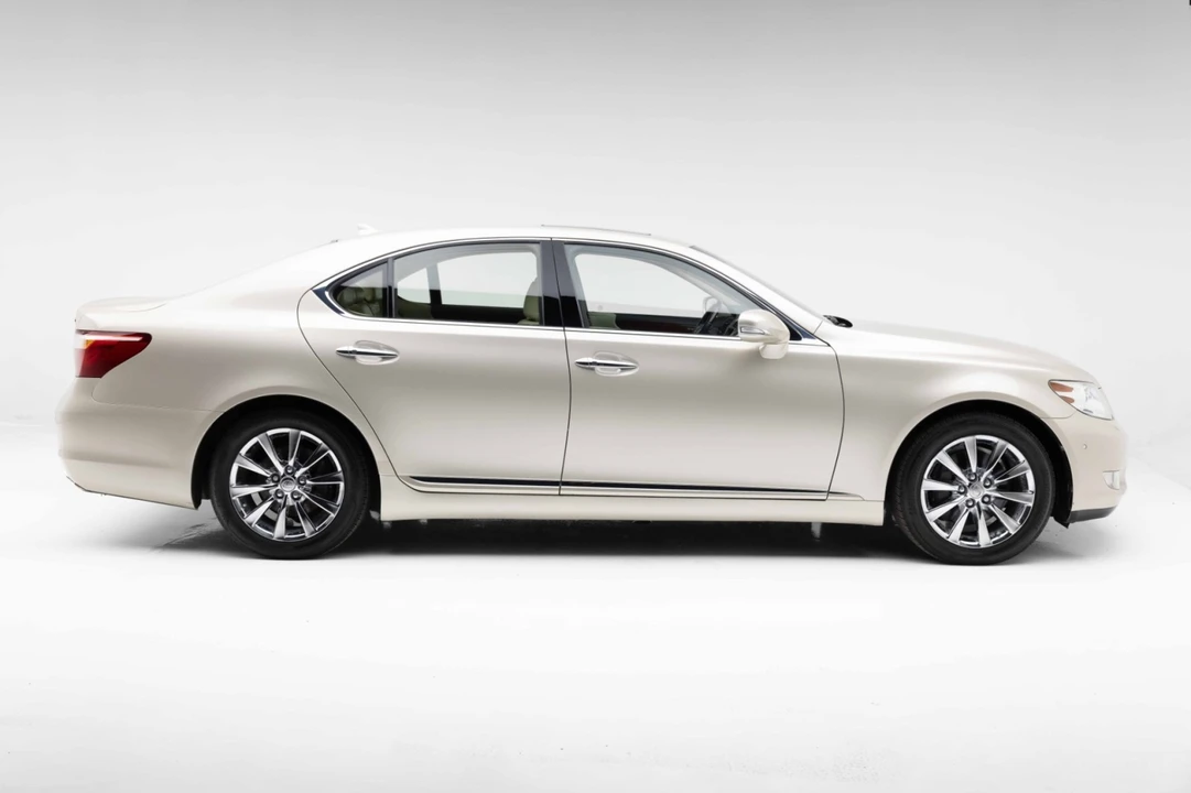 2012 Lexus LS 4th Gen - Image 11 of 31