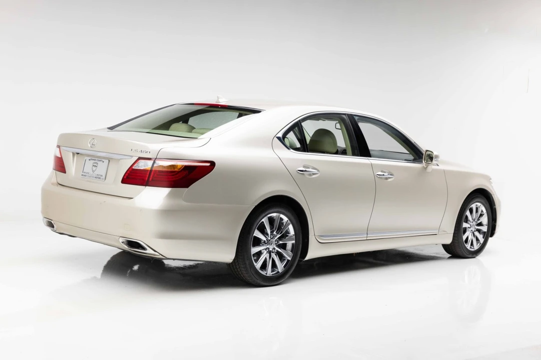 2012 Lexus LS 4th Gen - Image 15 of 31