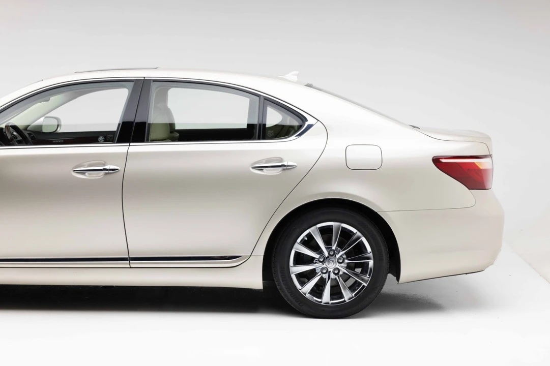 2012 Lexus LS 4th Gen - Image 19 of 31
