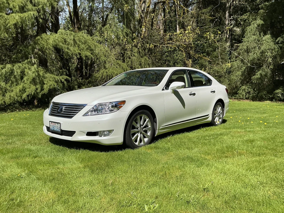 2012 Lexus LS 4th Gen - Image 2 of 31