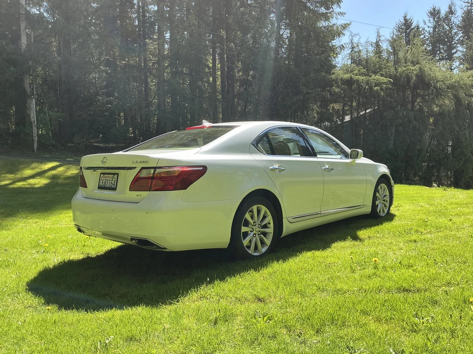 2012 Lexus LS 4th Gen - Image 6 of 31